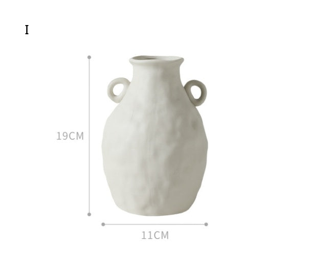 Nordic Ceramic Vase – Minimalist Form with Artistic Soul