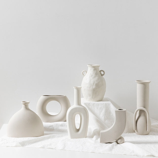 Nordic Ceramic Vase – Minimalist Form with Artistic Soul