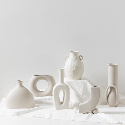 Nordic Ceramic Vase – Minimalist Form with Artistic Soul
