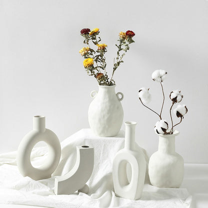 Nordic Ceramic Vase – Minimalist Form with Artistic Soul