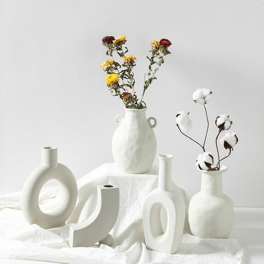 Nordic Ceramic Vase – Minimalist Form with Artistic Soul