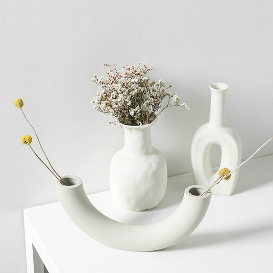 Nordic Ceramic Vase – Minimalist Form with Artistic Soul